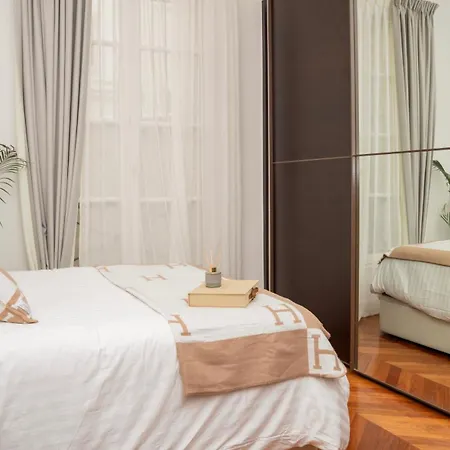 Arc De Triomphe Apartment *